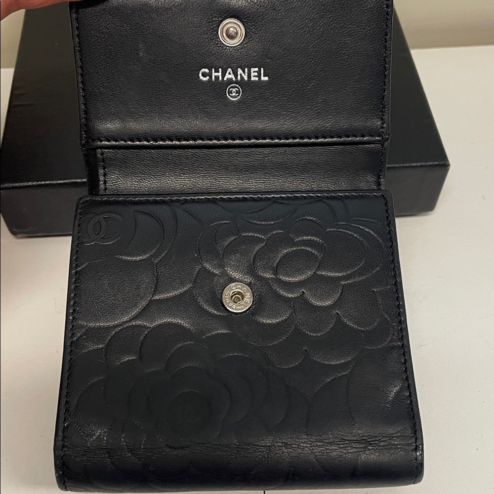 Authentic CHANEL Camellia Black Lambskin Double-hook Wallet - Picture 6 of 16